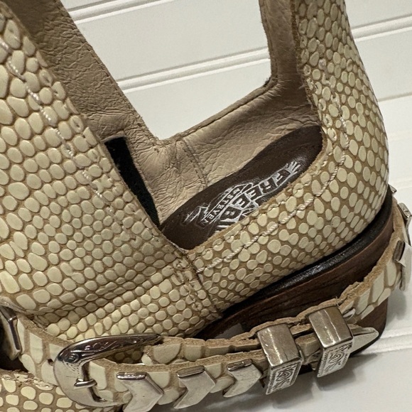 FREEBIRD BLADE Ivory Snake Leather Buckle Ankle Boots Booties Womens Size 5 - Picture 6 of 9